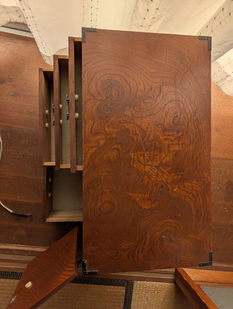 木製和タンス 伝統的スタイル