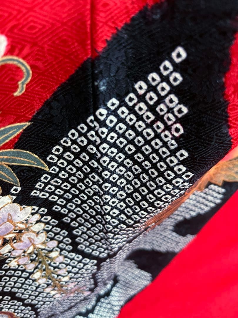 中古★振袖★仕立て上がり　NO.B10 赤色　絞り柄モダン　成人式　結婚式