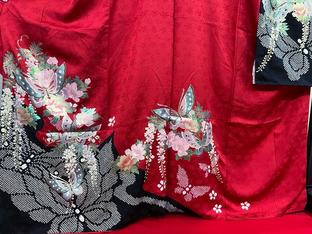 中古★振袖★仕立て上がり　NO.B10 赤色　絞り柄モダン　成人式　結婚式