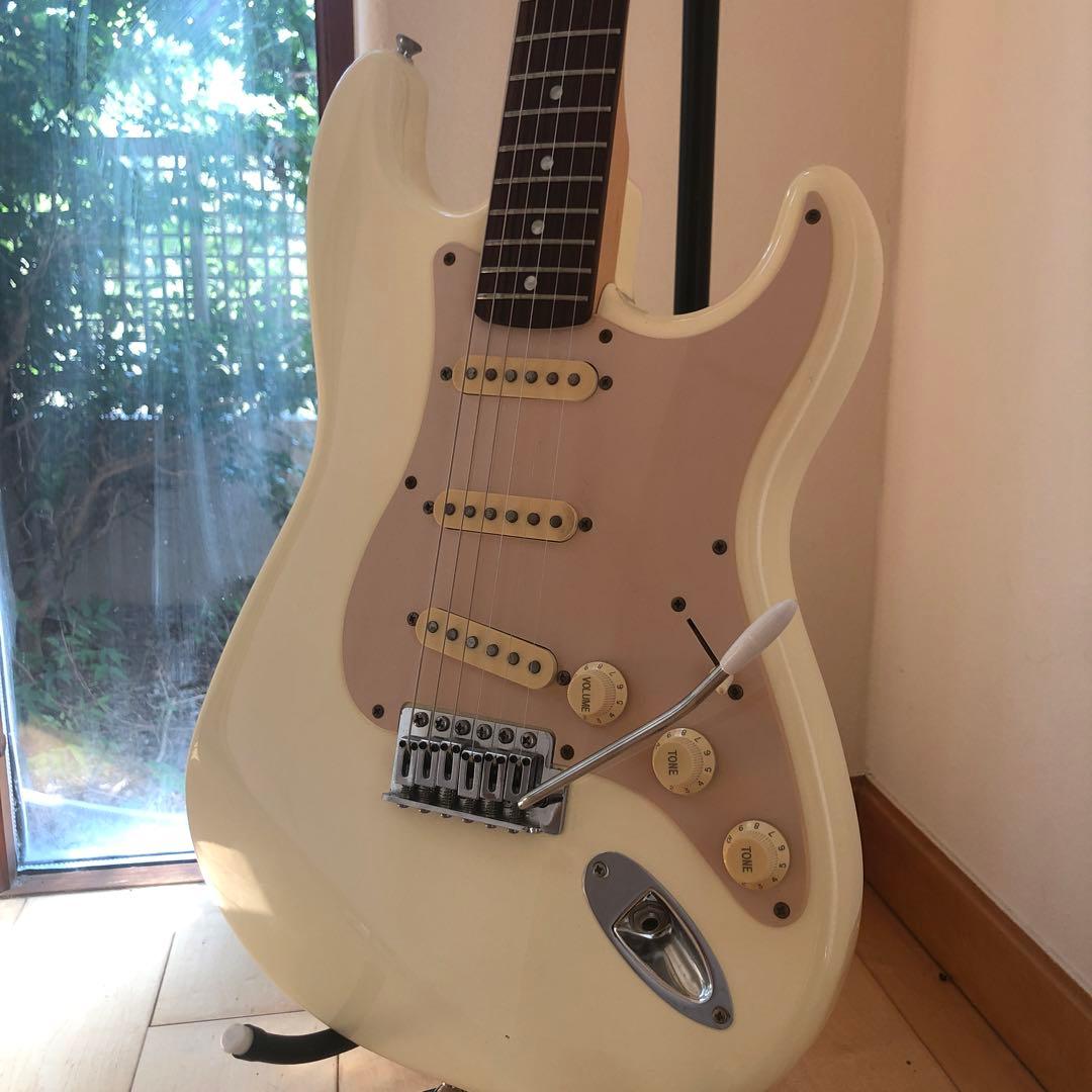 Squier　ストラトキャスター　ヴィンテージクリーム　スクワイアー