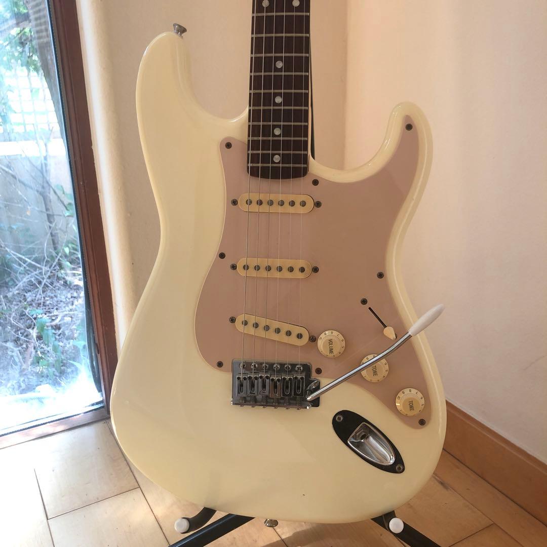 Squier　ストラトキャスター　ヴィンテージクリーム　スクワイアー