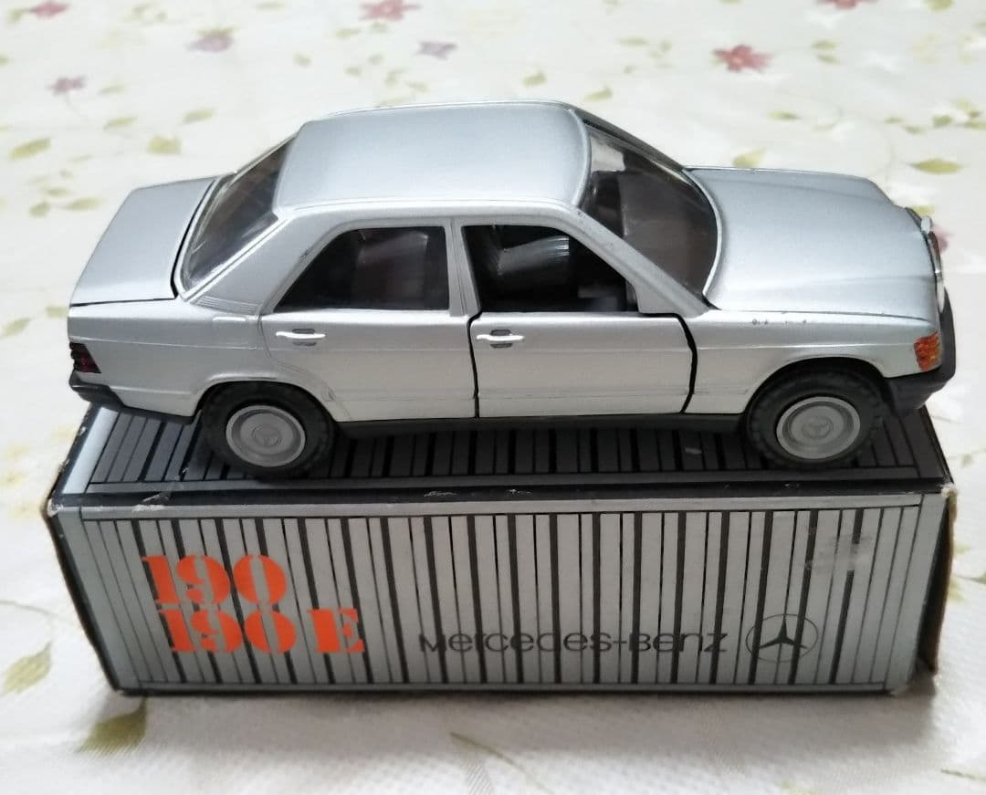 ○3418#1226　ドイツ製メルセデスベンツ190-190Eミニカー　1010