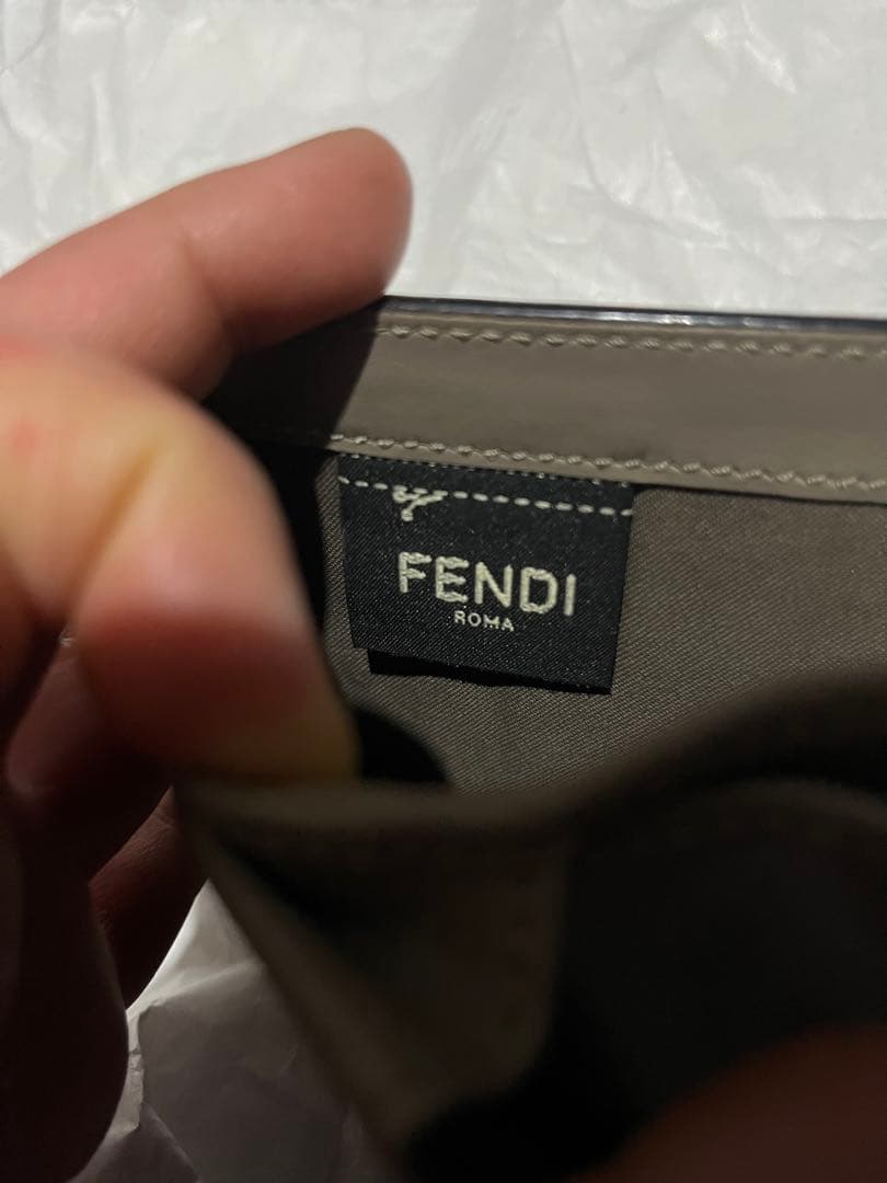 i*o様 FENDI ベージュ 二つ折り財布