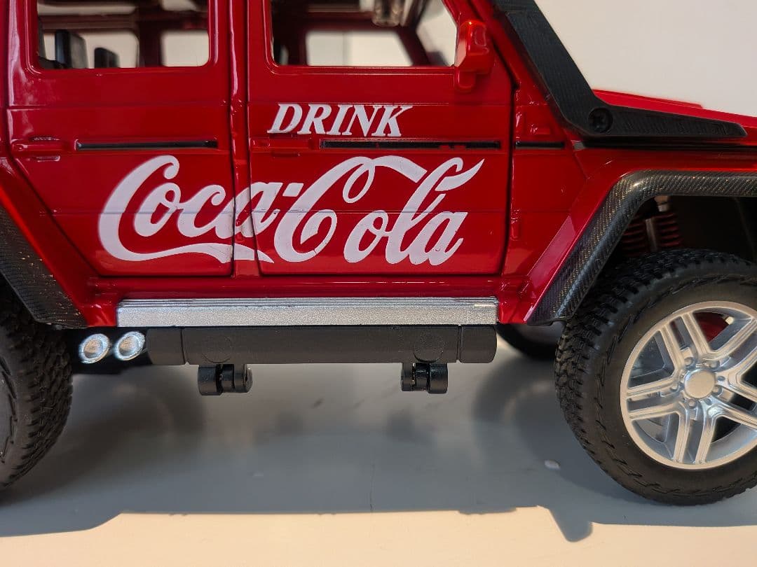 コカ・コーラ仕様！ベンツ Gクラス 1/24 ミニカー ゲレンデ 赤 点灯 音