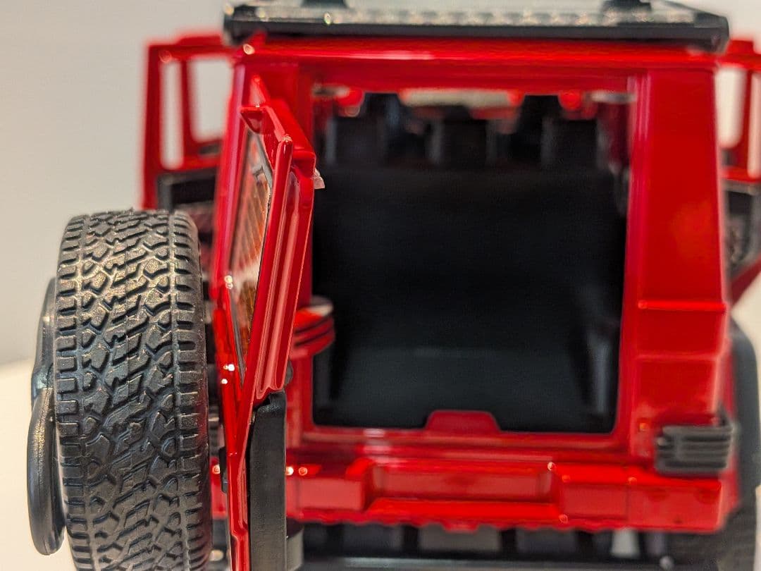 コカ・コーラ仕様！ベンツ Gクラス 1/24 ミニカー ゲレンデ 赤 点灯 音