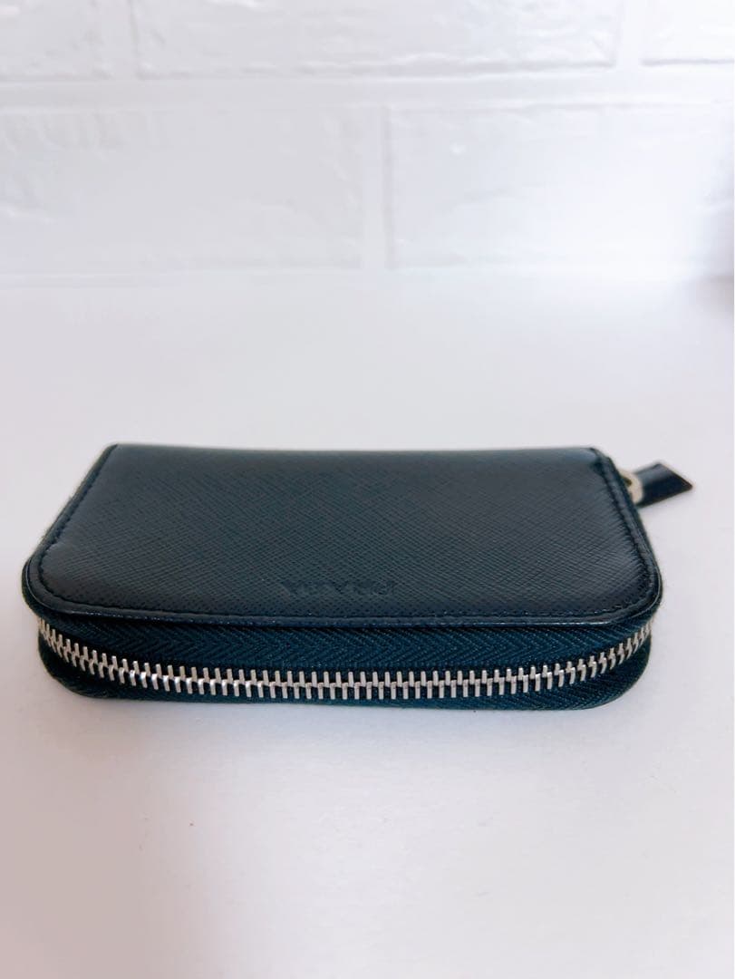 プラダ　PRADA キーケース　６連　紺色　箱付き