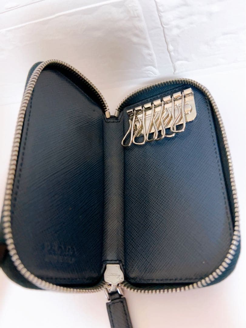プラダ　PRADA キーケース　６連　紺色　箱付き