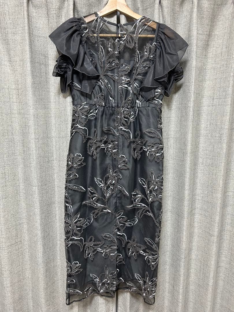 niana フェザーフラワーフレアスリーブドレス