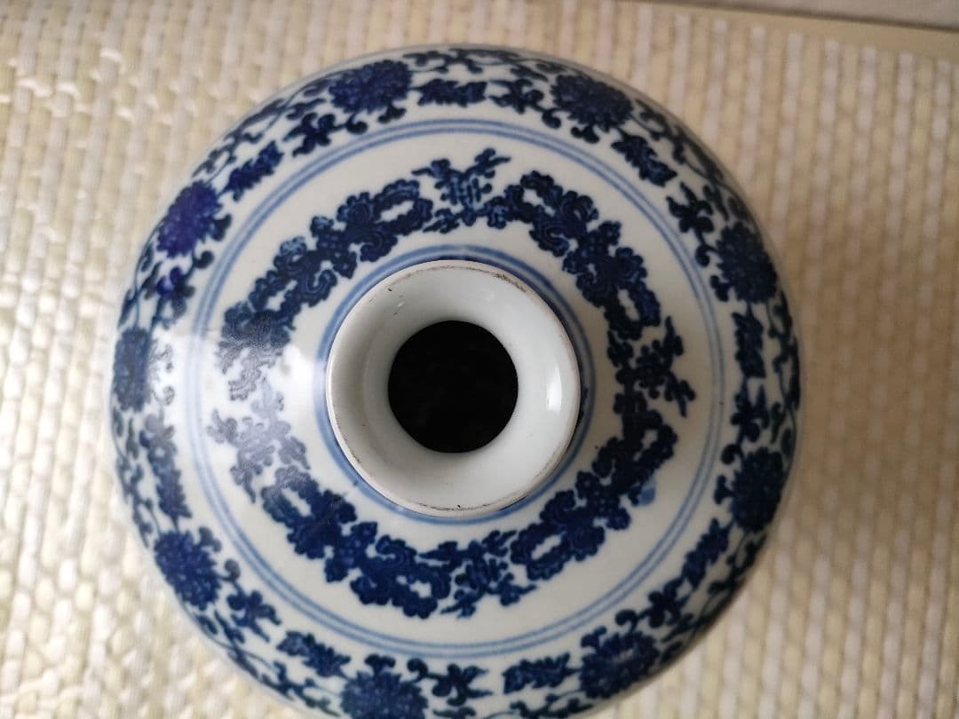 ●中国 明清 青花白磁 花唐草文 瓶 底款有り　アンティーク陶磁器