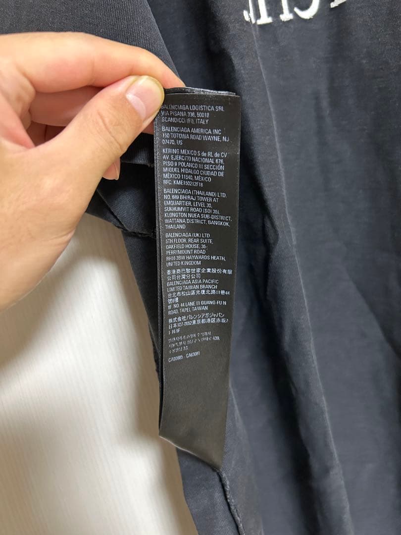 【希少】Balenciaga ブラック Tシャツ Be different.