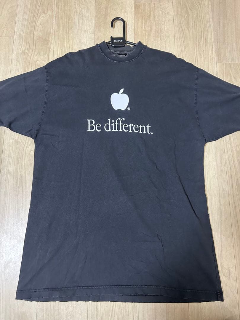 【希少】Balenciaga ブラック Tシャツ Be different.