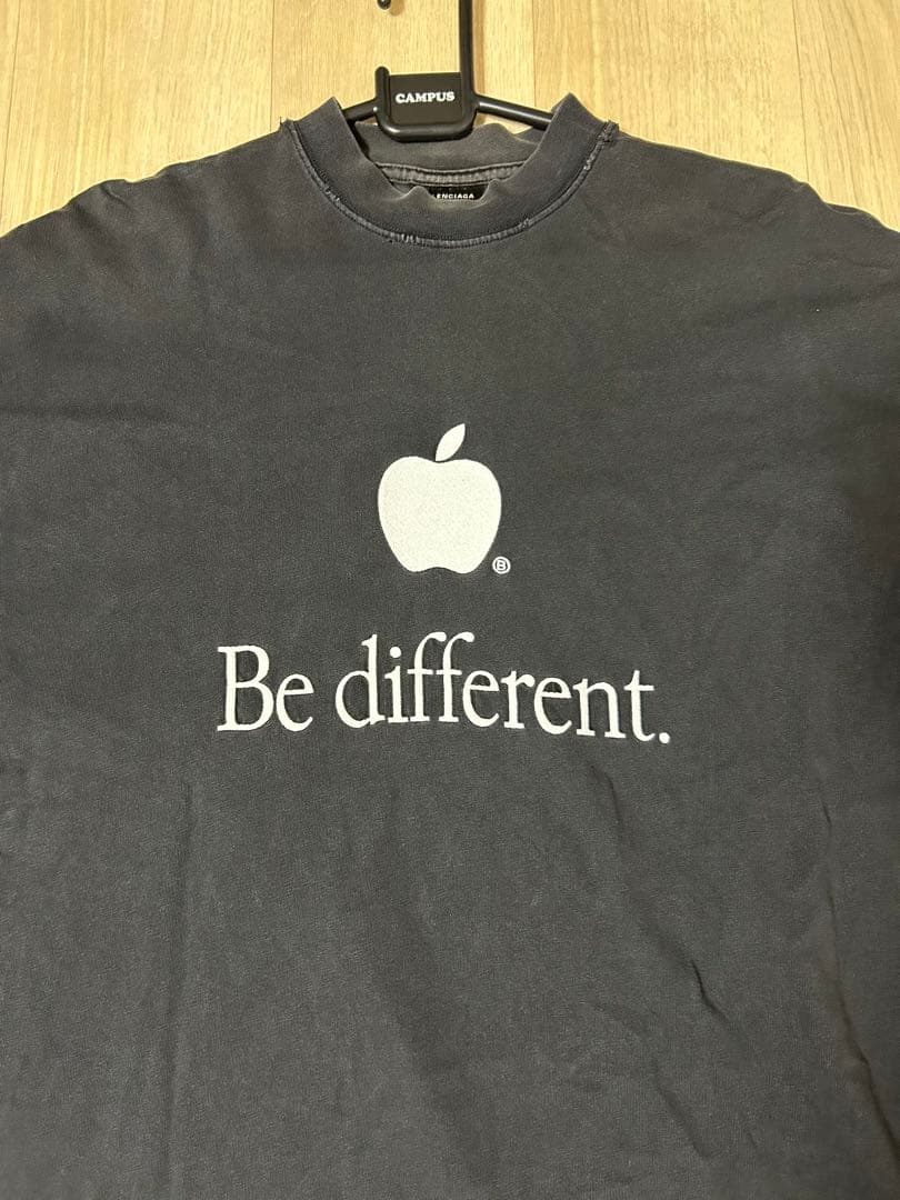 【希少】Balenciaga ブラック Tシャツ Be different.