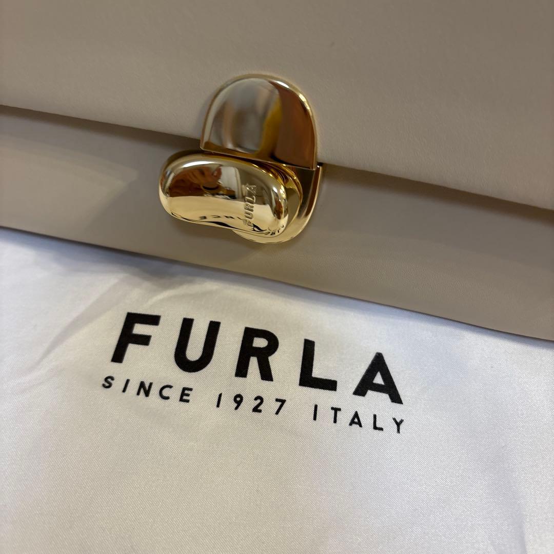 FURLA ベージュ レザー ショルダーバッグ