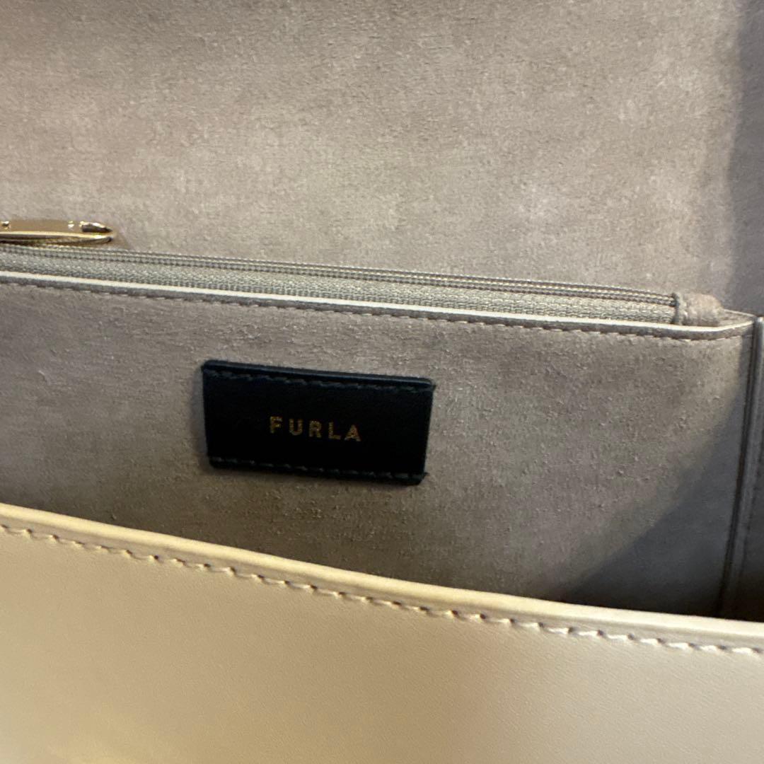 FURLA ベージュ レザー ショルダーバッグ
