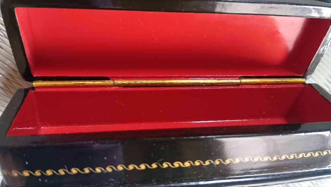 漆器 印籠 馬と人のデザイン　ロシア製