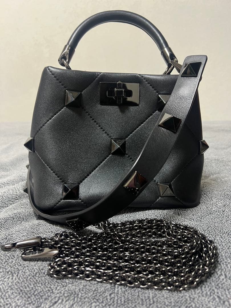 出品1/23まで・値下げ不可・VALENTINO ローマンスタッズ ハンドバッグ