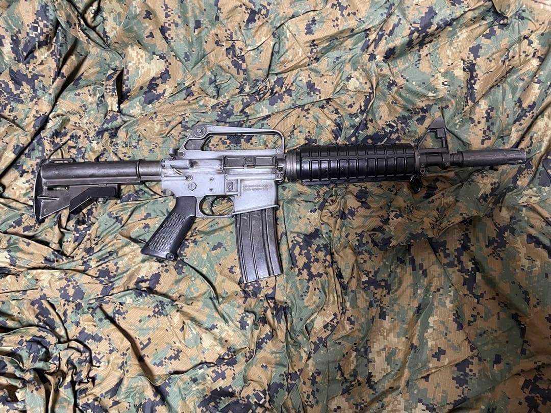 MGC XM177 モデルガン　金属　本体とマガジンのみ