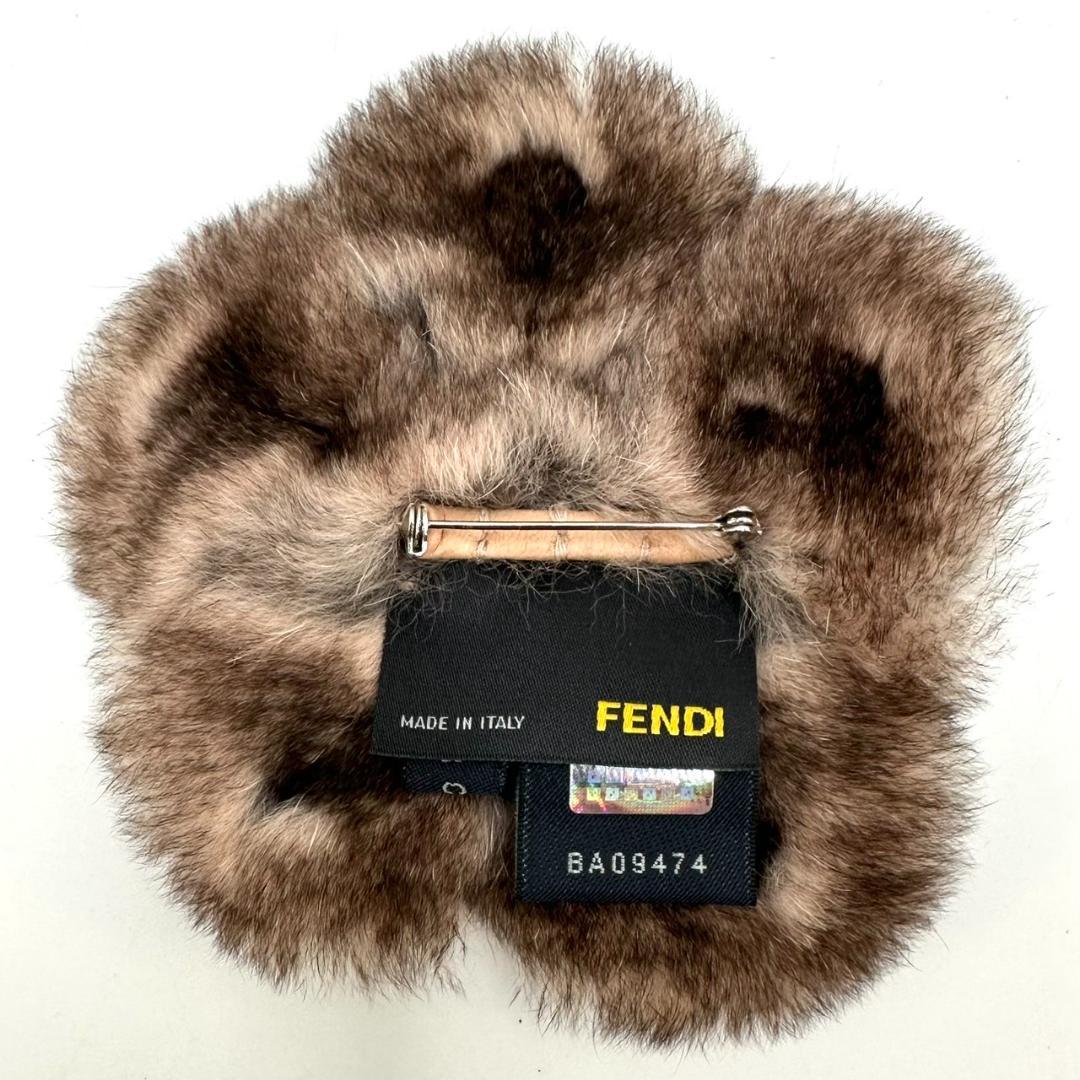 FENDI フェンディ ラビットファー カメリア フラワー コサージュ ブローチ
