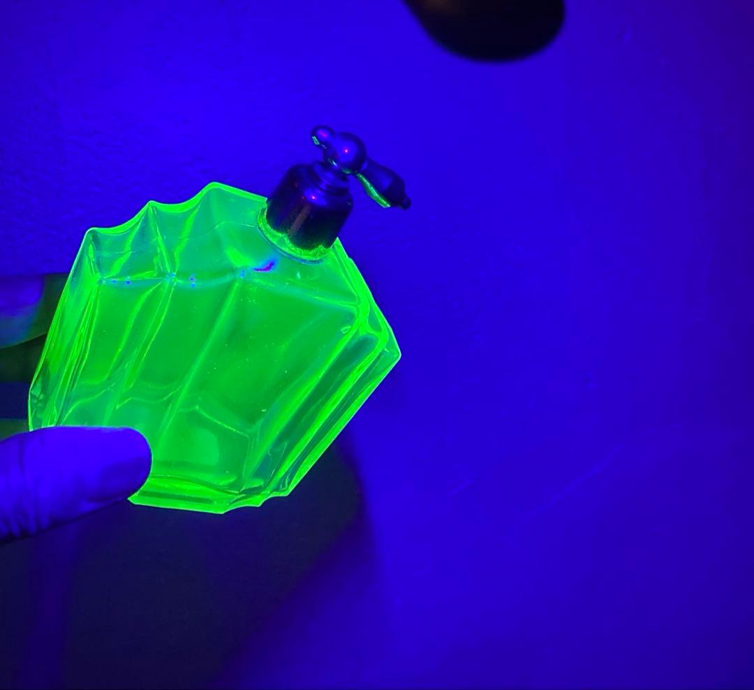 アンティーク　ウランガラス　香水びん　ガラスボトル　レトロ　Perfume