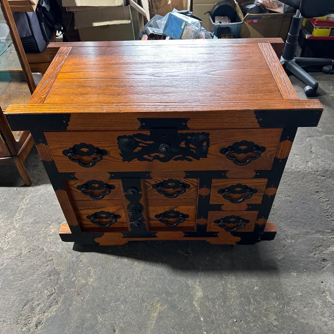 O*A様 伝統的な日本の木製箪笥