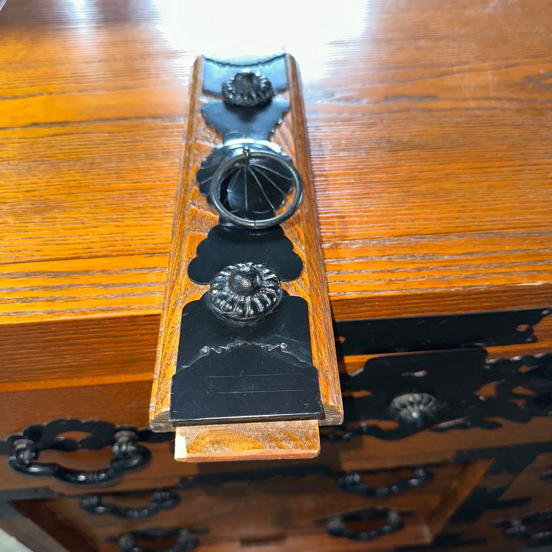 O*A様 伝統的な日本の木製箪笥