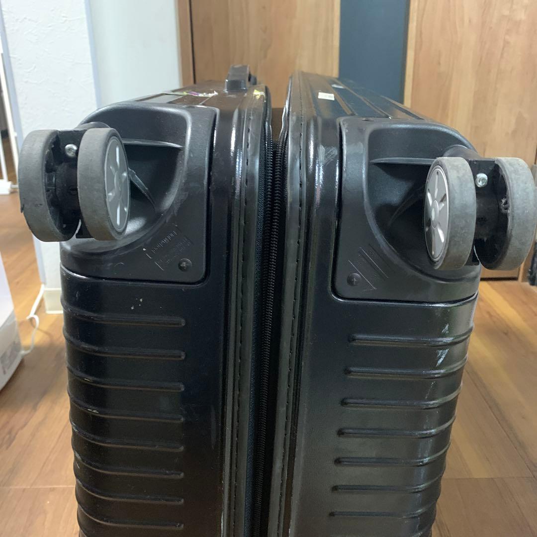 リモワ　ブラック ストライプ キャリーケース中古⭐️
