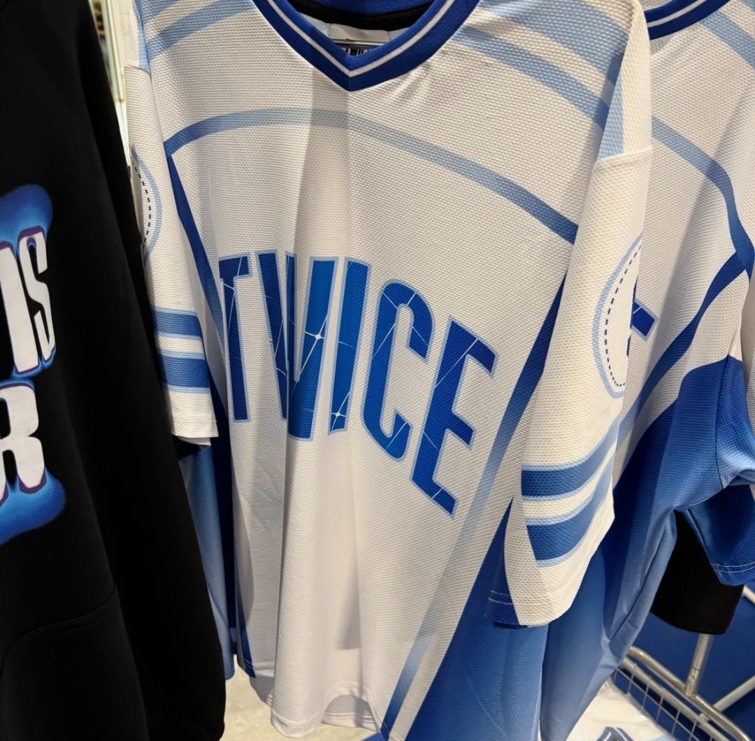 アイドル TWICE THIS IS FOR WORLD TOUR UNIFORM