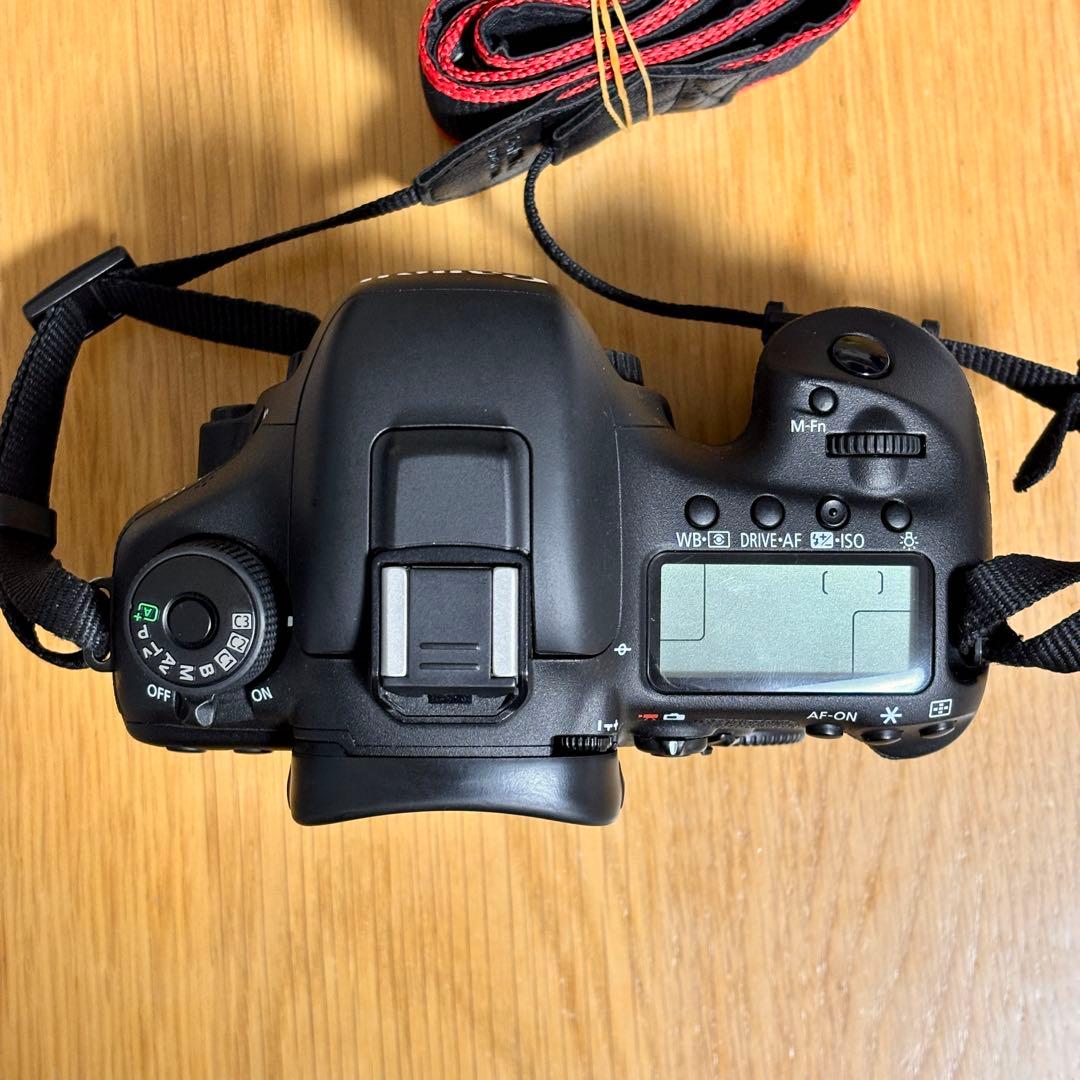 美品! Canon EOS 7D Mark II ボディ 純正バッテリー2個