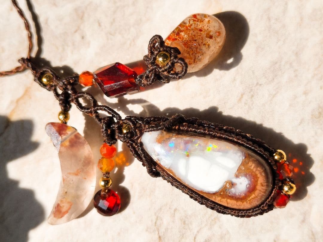 カンテラオパールマクラメネックレス・*☽:゜・⋆。月映えの実り・*☽:゜・⋆