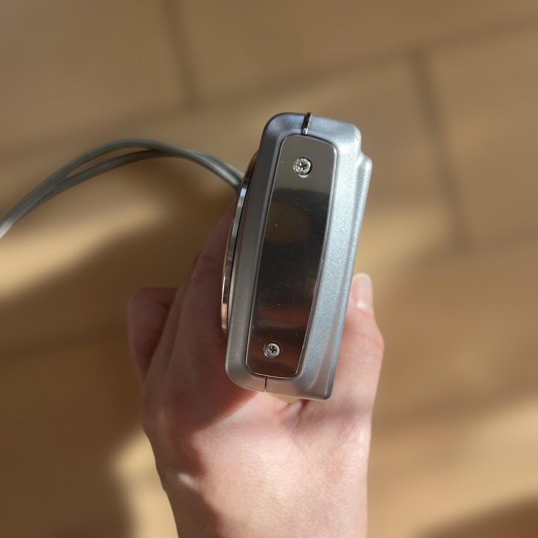 Fujifilm FinePix F100 コンパクトデジタルカメラ