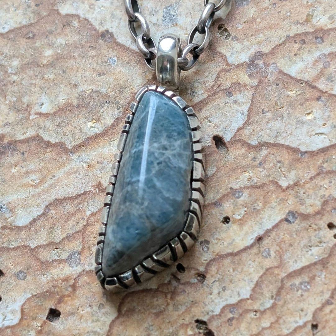 ハンドメイドの入りコン沢トップ　ペンダントトップ　糸魚川翡翠