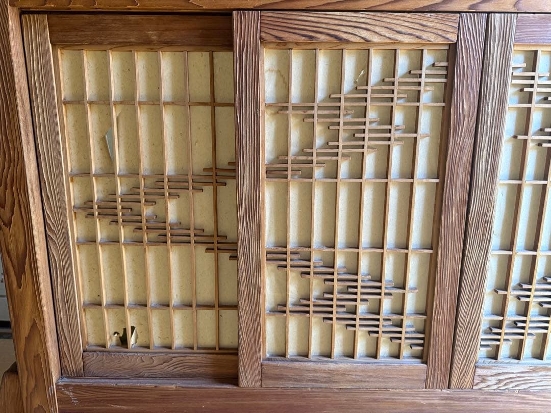 木製　伝統的　間仕切り　欄間