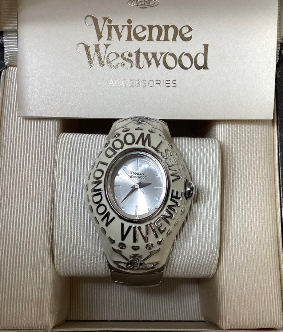 【希少】ヴィヴィアンウエストウッド　ドクロ　ホワイト　腕時計