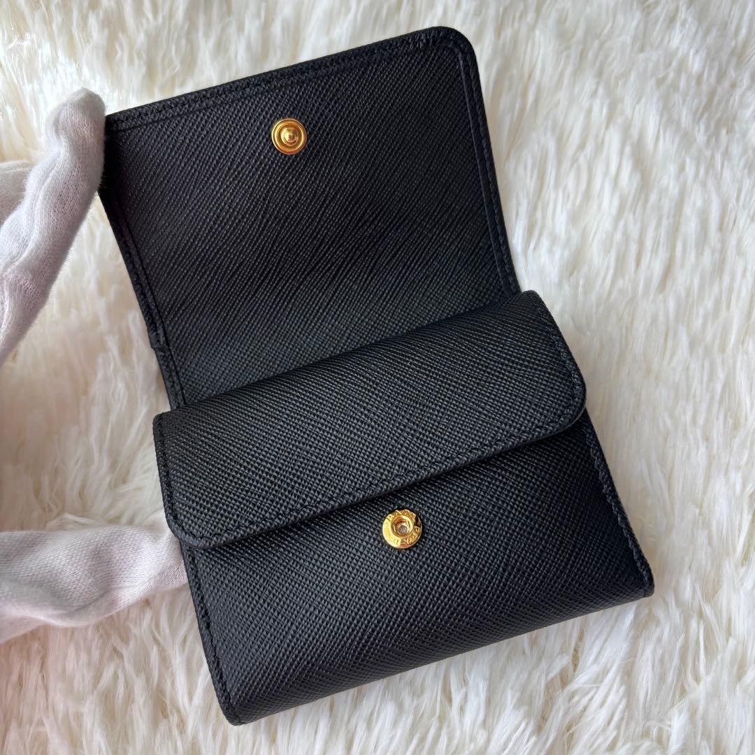 y◇未使用級/現行✨プラダ 三つ折り財布 三角ロゴ ブラック サフィアーノ