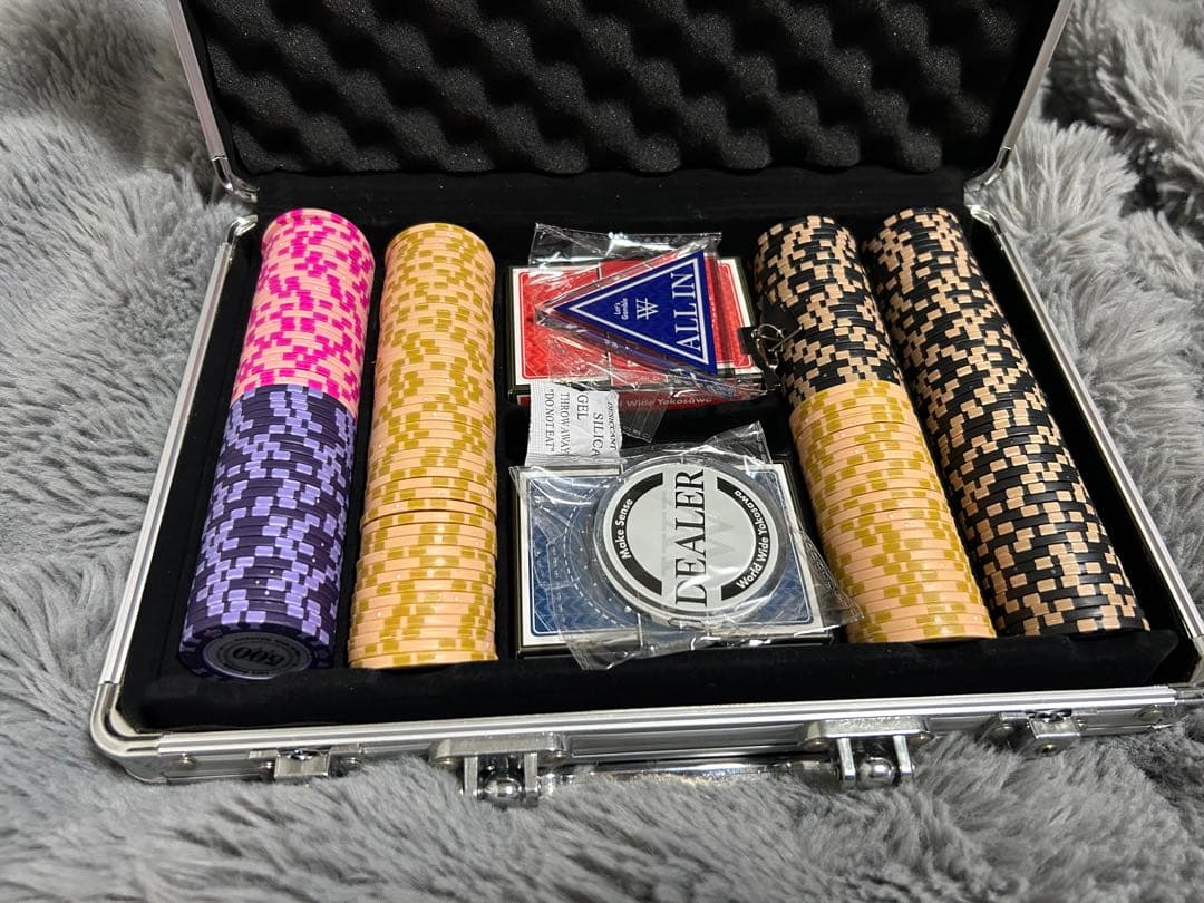 未使用品　世界のヨコサワポーカーセット