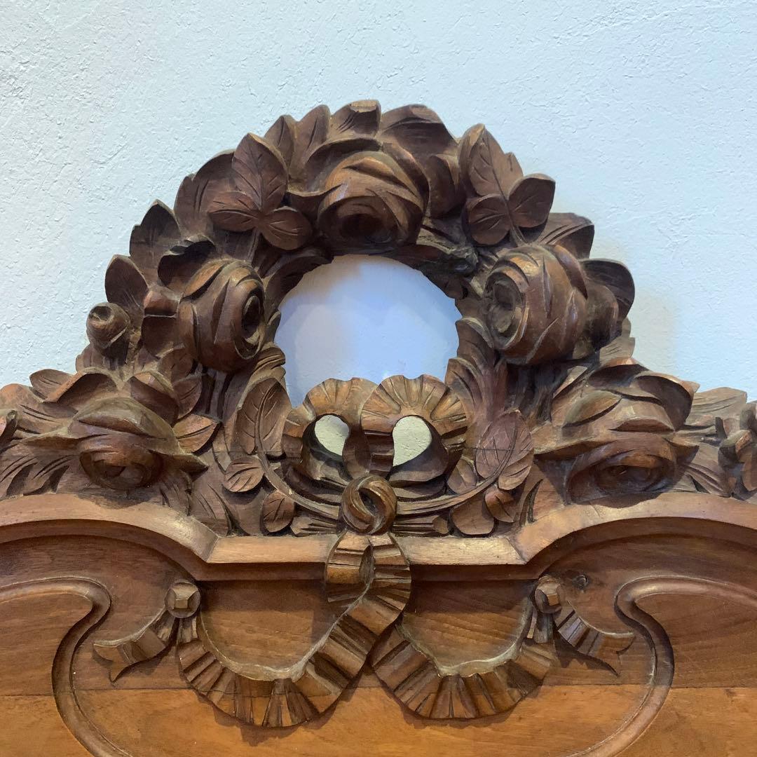 フランスアンティーク　家具装飾　重厚なバラとリボン