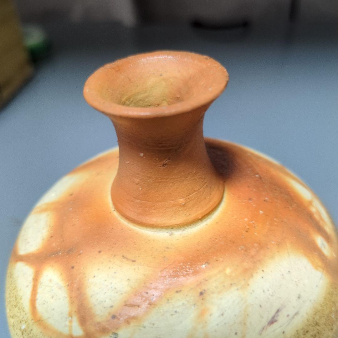 備前　末廣学さんの緋襷の徳利です。