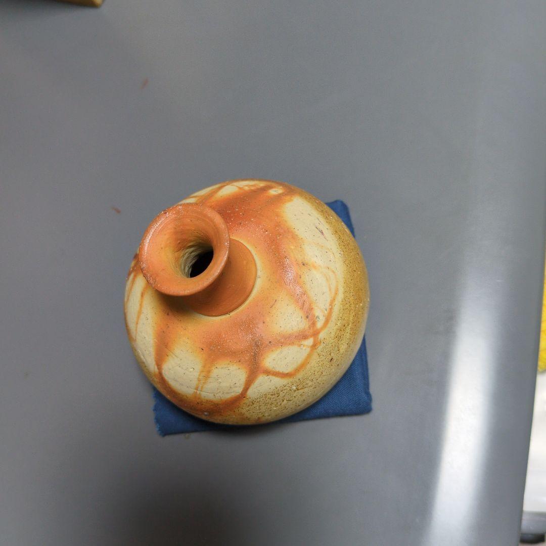 備前　末廣学さんの緋襷の徳利です。