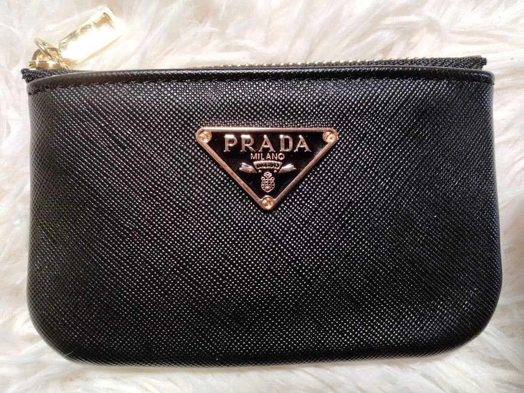 ブラック ケース ロゴ ゴールド とブラックケース合計2点