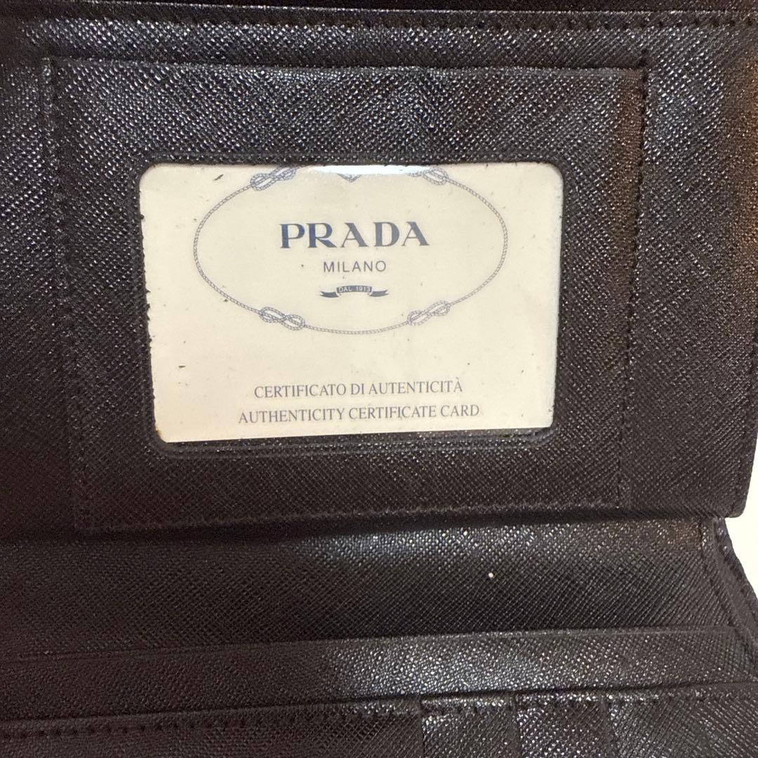 PRADA 三つ折り財布 認証カード付き