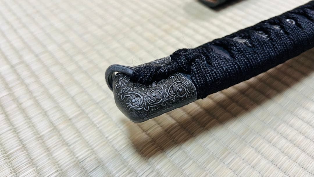 模造刀 太刀 漆黒刀 山本勘助太刀拵え 左文字 石目鞘 龍目貫 251020-1