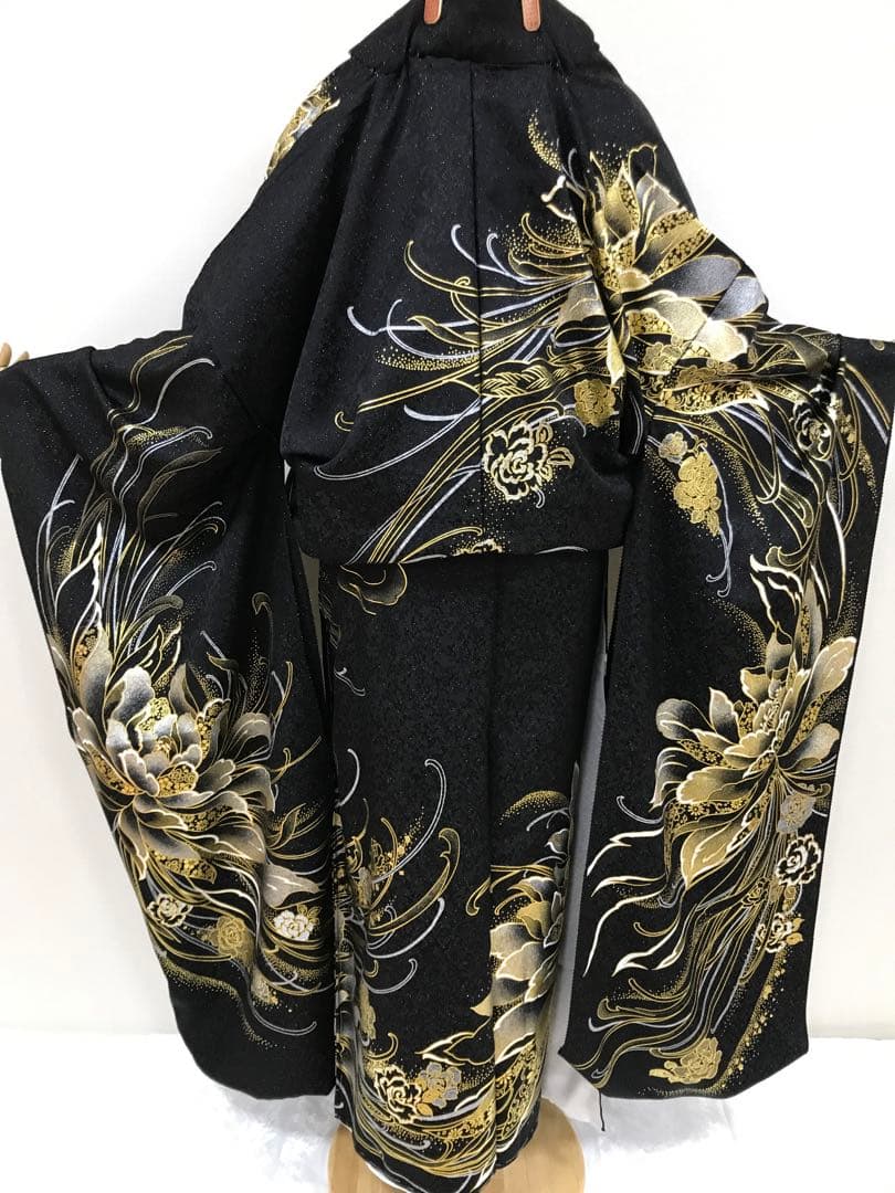 振袖　未仕立て品　金彩　黒地にゴールド