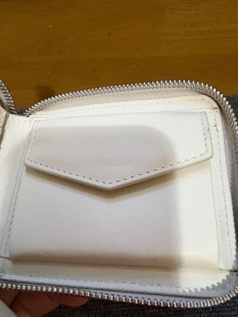 ホワイトレザー 三つ折り財布