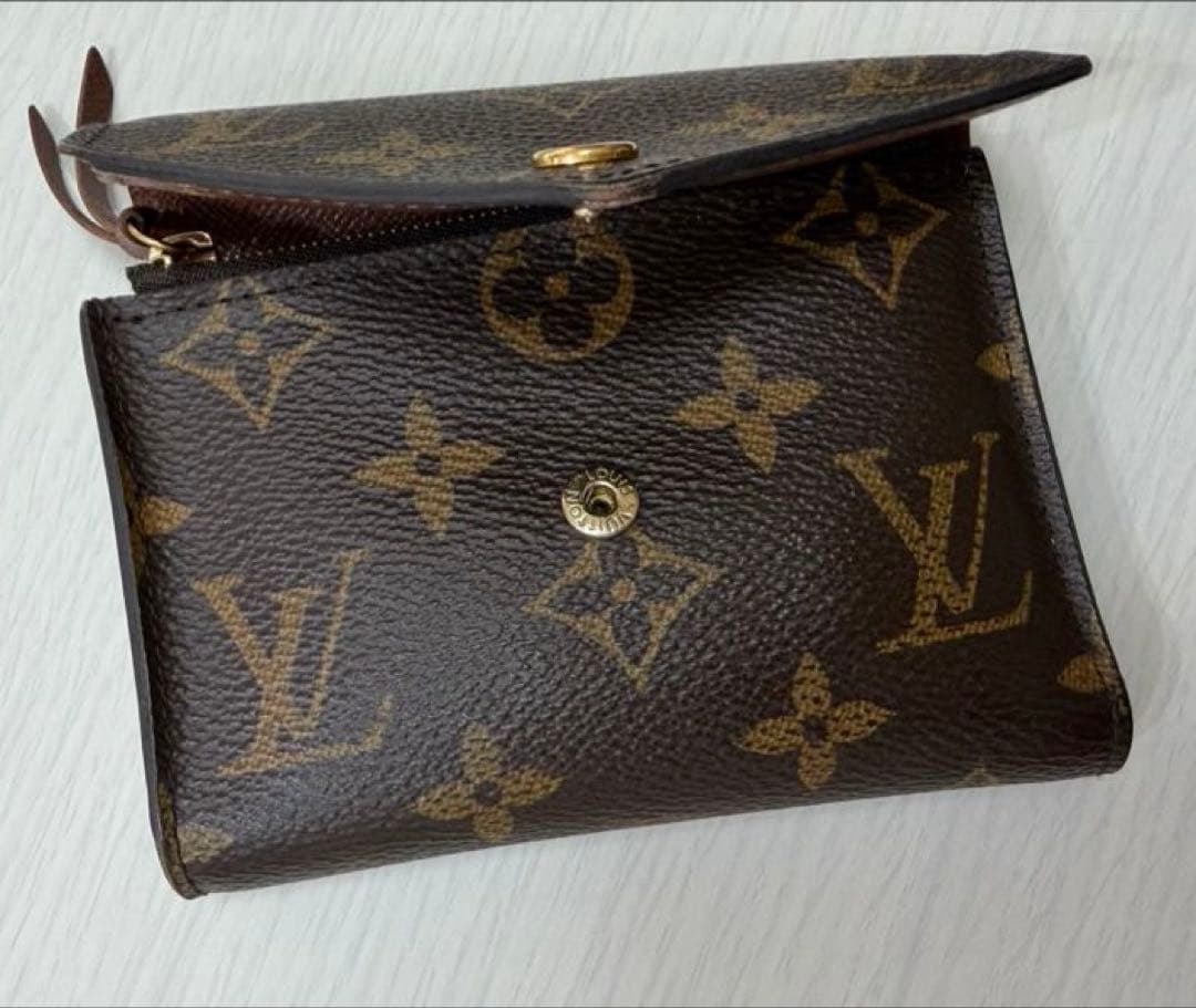 Louis Vuitton モノグラム三つ折り財布 ポルトフォイユヴィクトリーヌ
