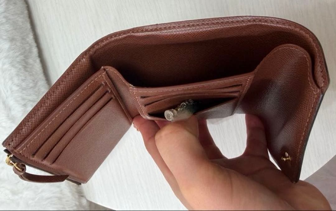 Louis Vuitton モノグラム三つ折り財布 ポルトフォイユヴィクトリーヌ