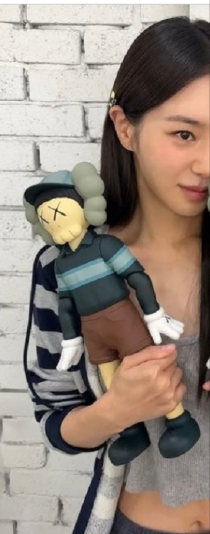 kaws チョルス Chul-Su Figure Coloured イカゲーム