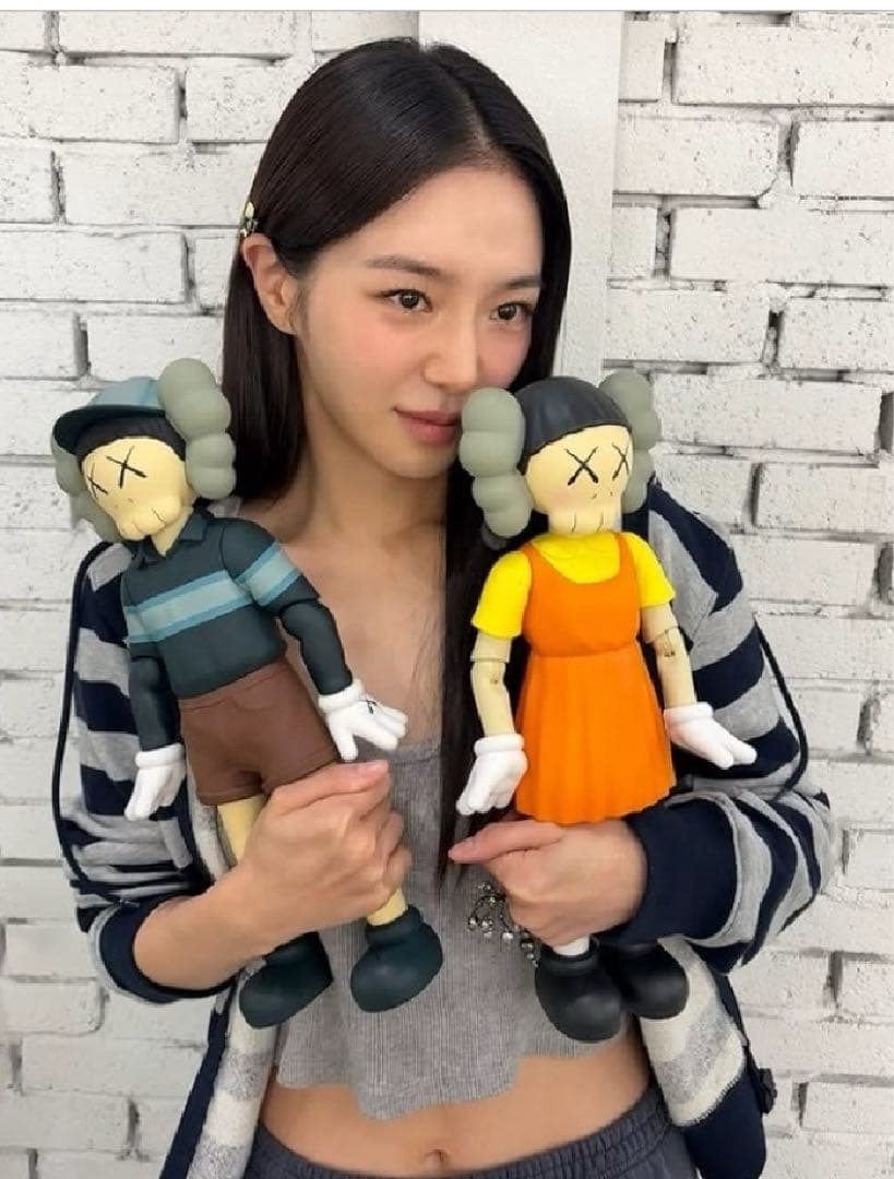 kaws チョルス Chul-Su Figure Coloured イカゲーム