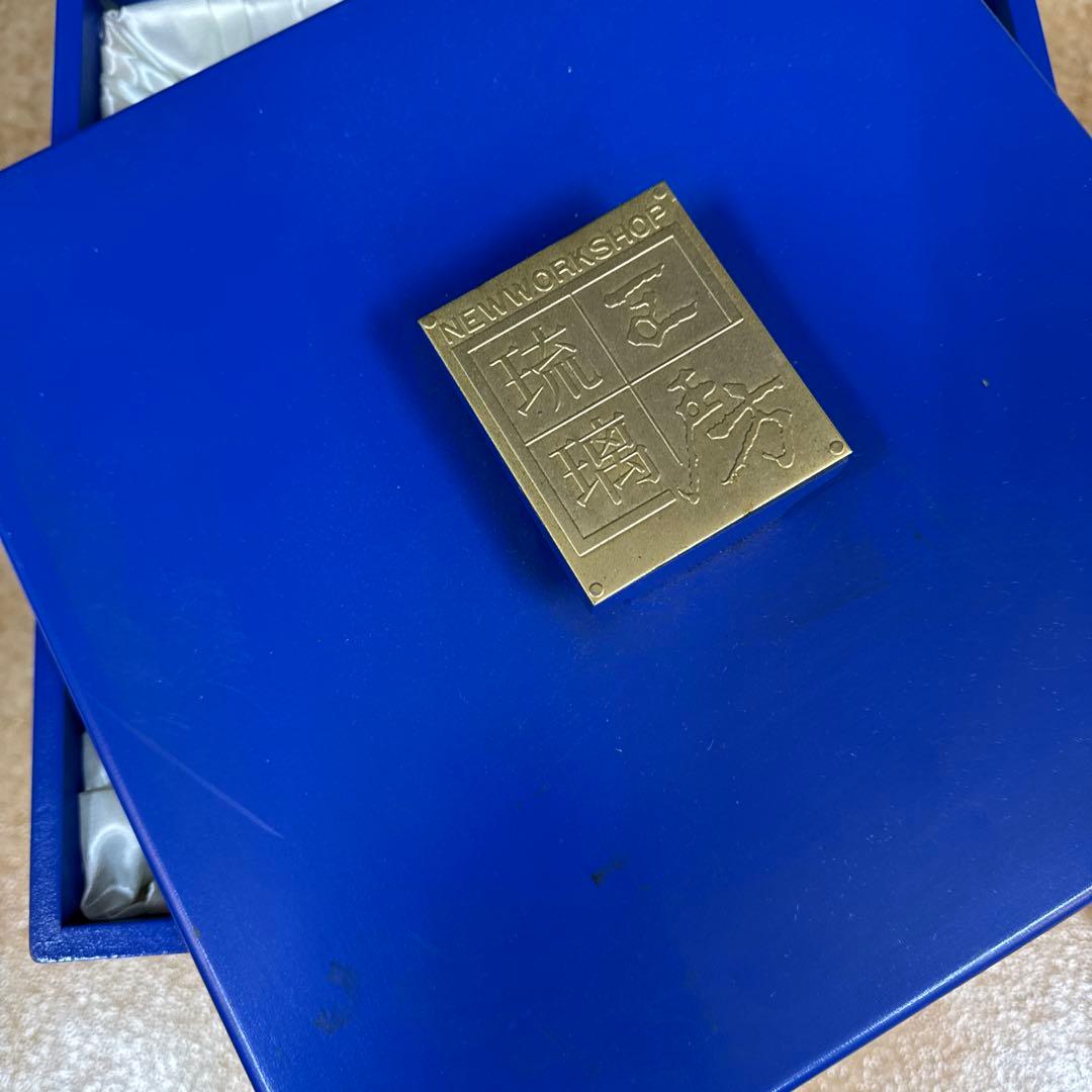 ドラゴン取っ手付きガラスベース