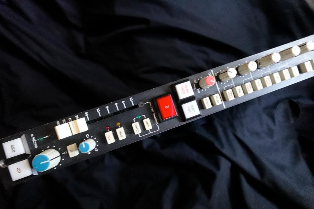 『SSL4000E チャンネル実機 アウトボード