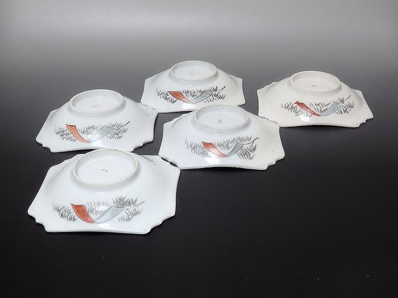 九谷　色絵　草花に蝶の図　角皿　5枚　D597A- BCp